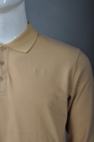 P741 來樣訂造Polo恤款式   設計長袖Polo恤款式  名牌扣  自訂淨色Polo恤款式   Polo恤製造商    米黃色 細節-1